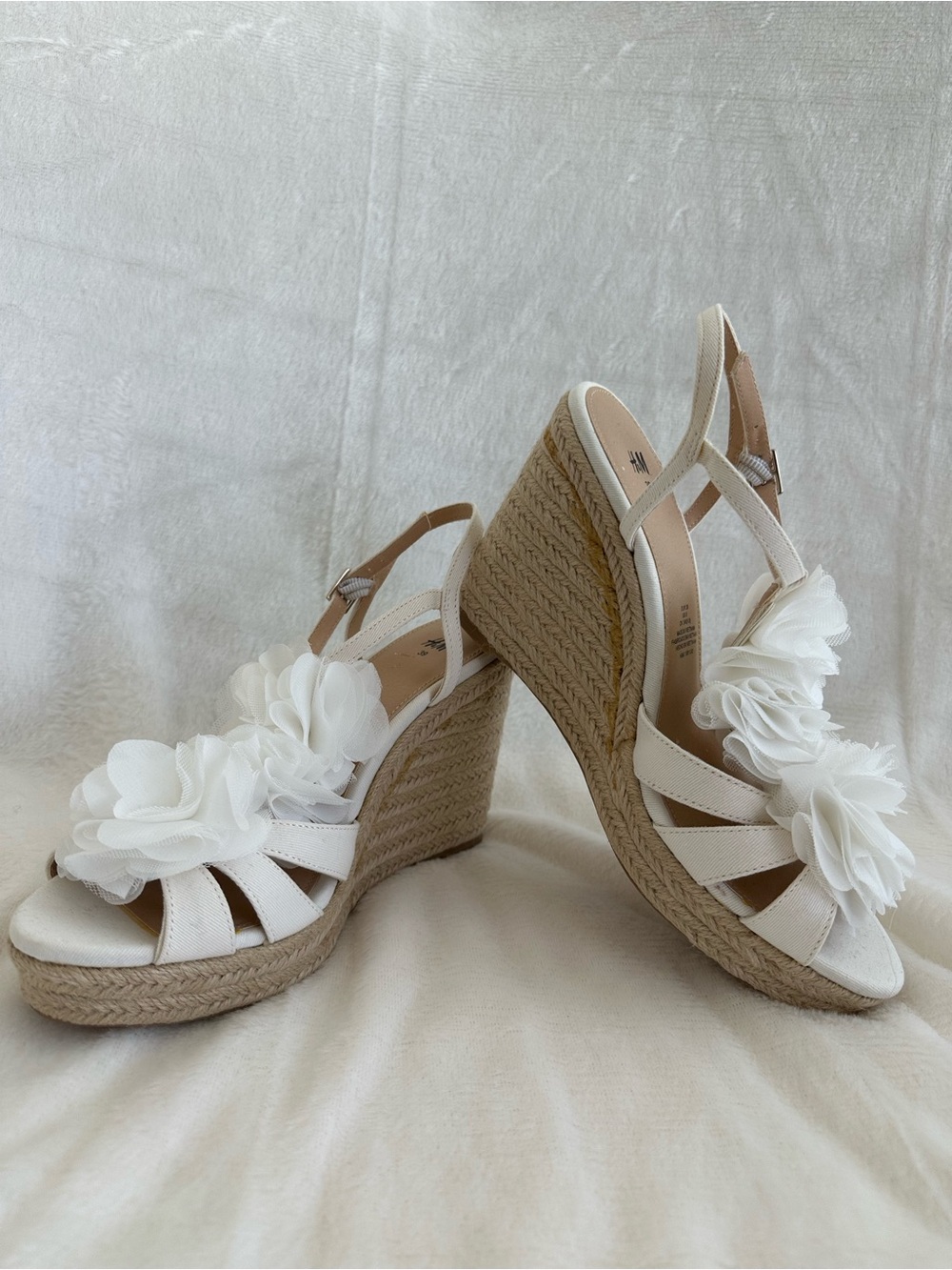 H&M White Canvas 3D Tulle Flower Bridal Summer Espadrille Wedge Sandals Sz 8 - Picture 1 of 10